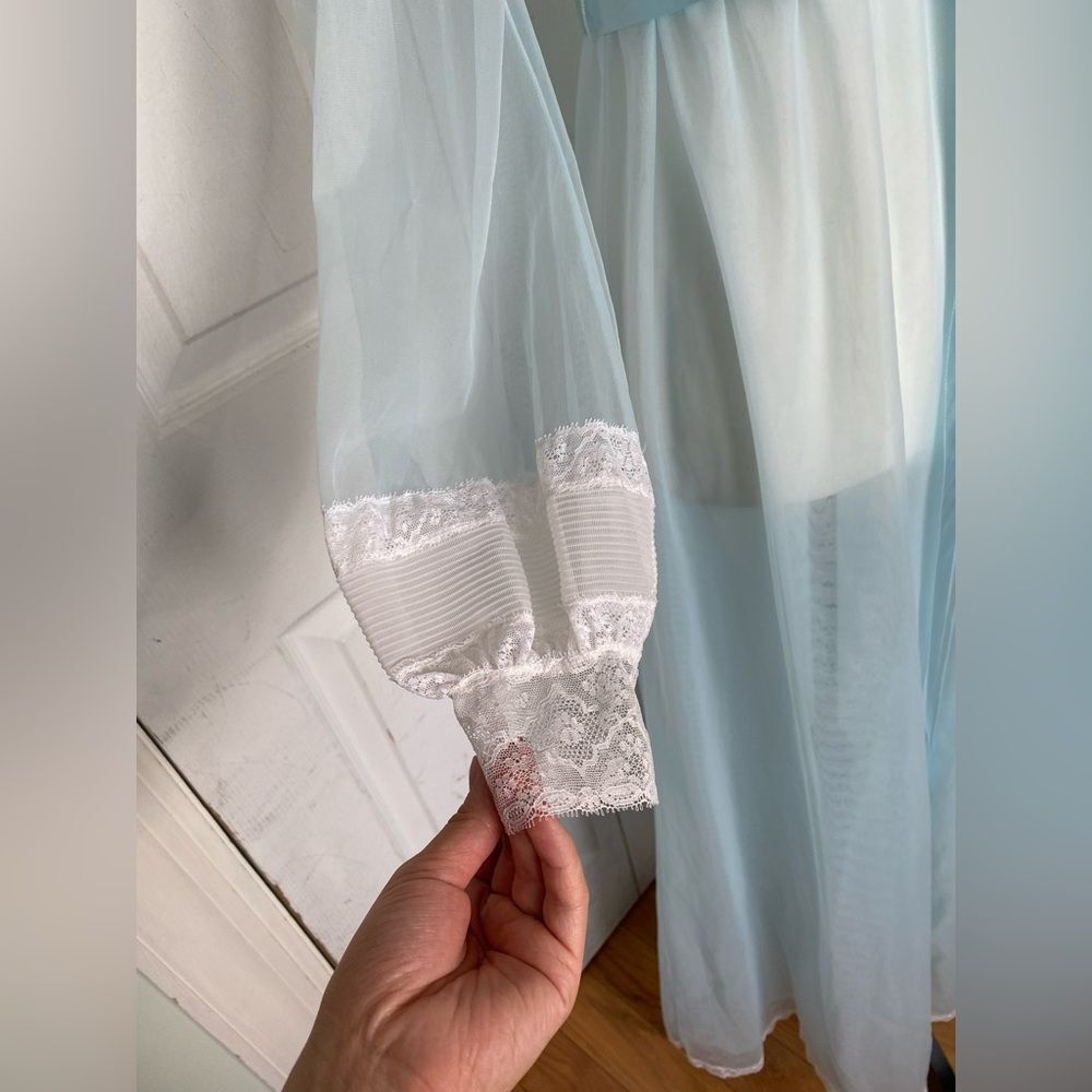 1950s Baby Blue & Lace Romantic Vanity Fair Robe - Picture 3 of 13